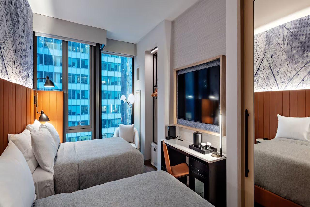 Doubletree Suites By Hilton Nyc - Times Square New York Exterior foto
